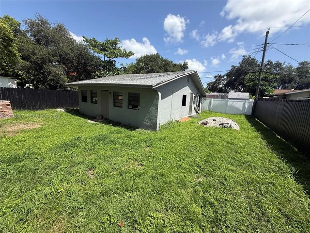6123 Call Street, Hollywood