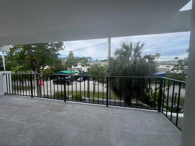 4 of 13 - 16508 Ne 26th Avenue #201, North Miami Beach, FL