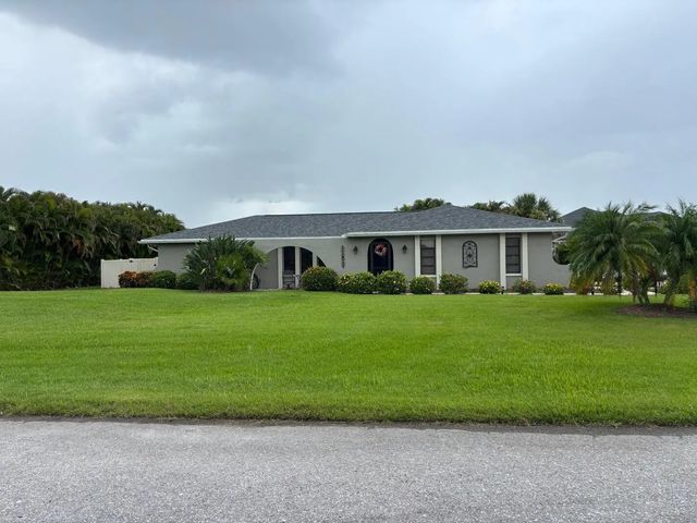 17071 Waters Edge Circle, North Fort Myers