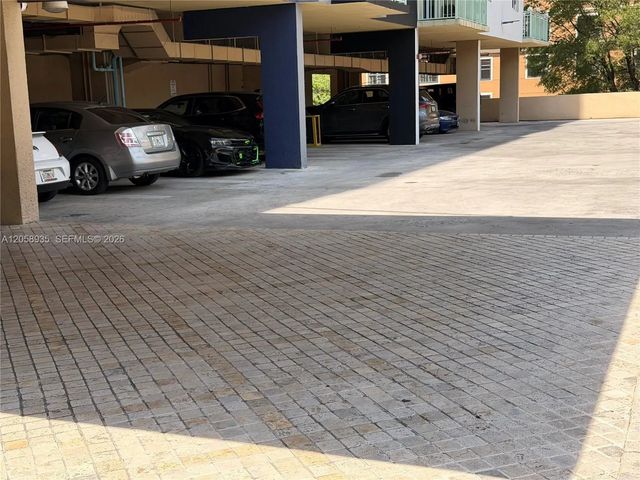 3 of 23 - 3500 Coral Way #907, Miami, FL