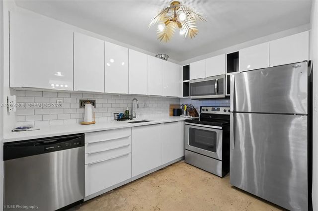 4 of 15 - 2301 Collins Avenue #522, Miami Beach, FL