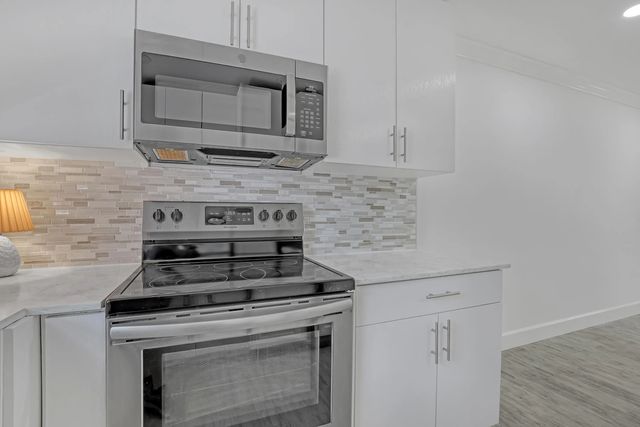 4 of 43 - 2940 Crosley Drive E, West Palm Beach, FL