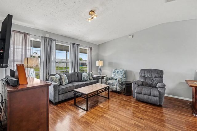 4 of 46 - 316 Sw 19th Terrace, Cape Coral, FL