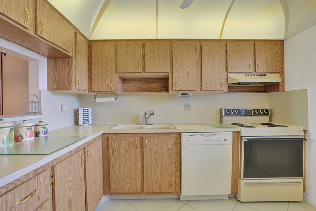 3 of 31 - 6850 Royal Palm Boulevard #202g, Margate, FL