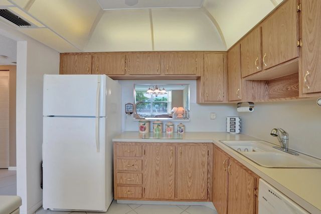 5 of 31 - 6850 Royal Palm Boulevard #202g, Margate, FL