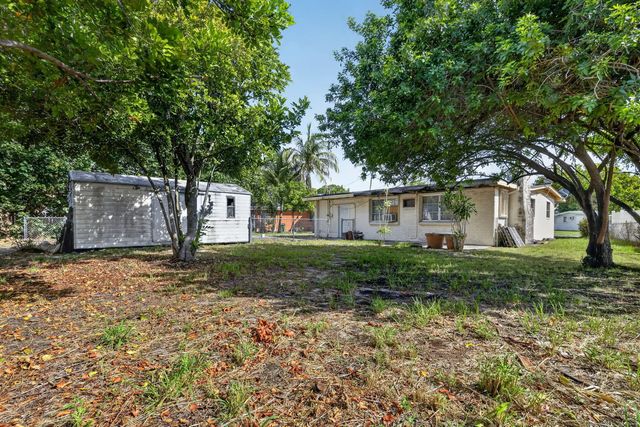4 of 20 - 189 Morgans Way, Palm Springs, FL