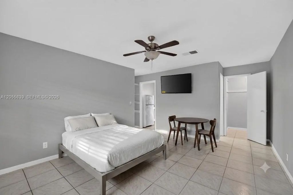 129 Se 4th Avenue #4, Hallandale Beach