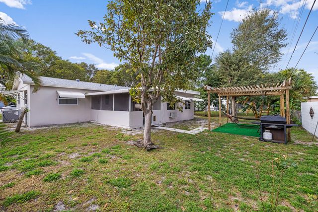 4 of 26 - 336 S Chillingworth Drive, West Palm Beach, FL