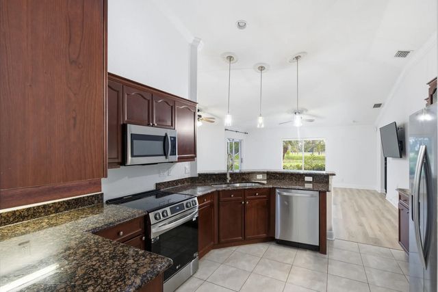 5 of 37 - 5476 Nw Boydga Avenue, Port St. Lucie, FL