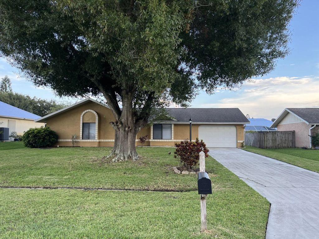 1258 Se Mc Farlane Avenue, Port St. Lucie