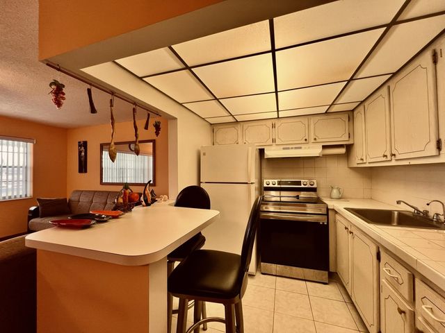 3 of 15 - 131 Camden F, West Palm Beach, FL