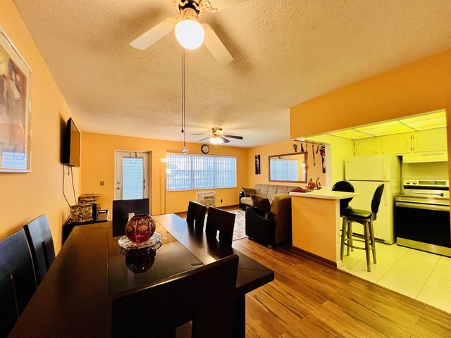 4 of 15 - 131 Camden F, West Palm Beach, FL
