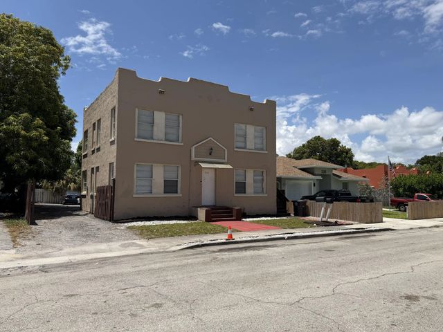 3 of 36 - 514 El Vedado, West Palm Beach, FL