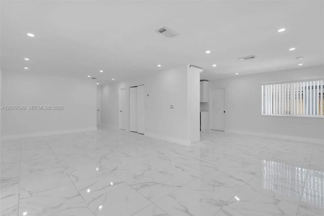 3 of 28 - 3120 Sw 17th Street, Fort Lauderdale, FL