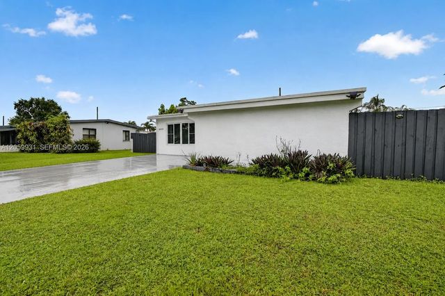 2 of 38 - 6601 Sw 6th Street, Pembroke Pines, FL