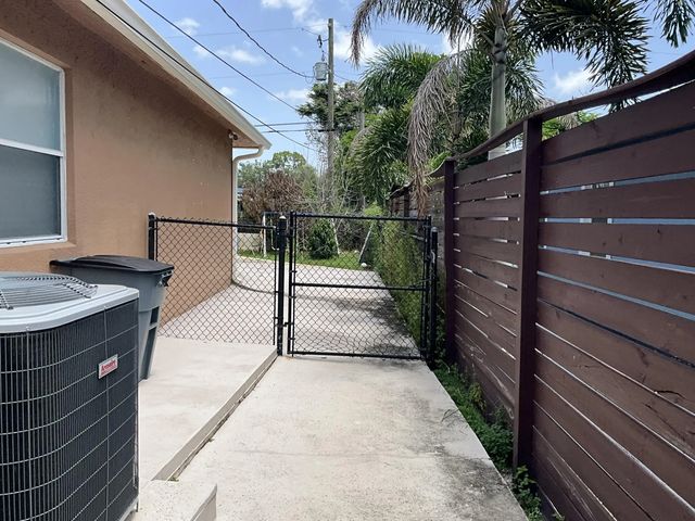 Photo of 315 Sw Dwight Avenue, Port St. Lucie FL