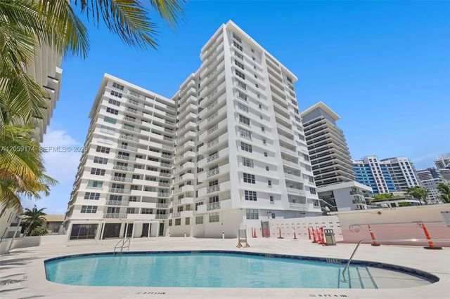 2 of 37 - 5825 Collins Avenue #12h, Miami Beach, FL