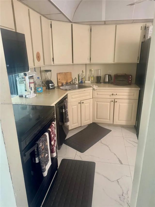 3 of 11 - 6361 N Falls Cir Drive #311, Lauderhill, FL