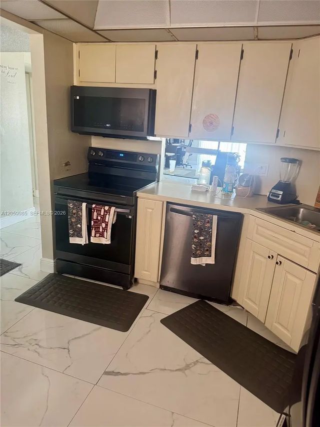 5 of 11 - 6361 N Falls Cir Drive #311, Lauderhill, FL