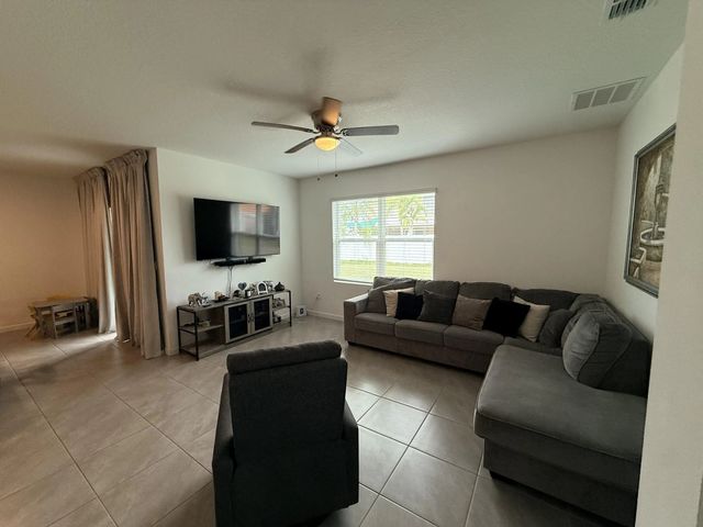 4 of 16 - 1982 Sw Guernsey Street, Port St. Lucie, FL