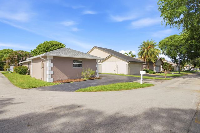4 of 27 - 8300 Sw 41st Street, Davie, FL