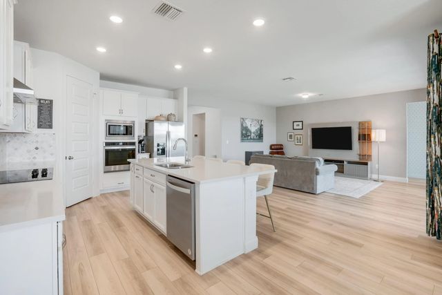 3 of 31 - 6801 Nw Cloverdale Avenue, Port St. Lucie, FL