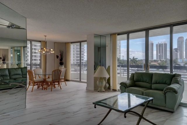 3600 Mystic Pointe Drive #613, Aventura