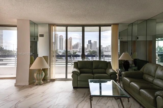 3 of 18 - 3600 Mystic Pointe Drive #613, Aventura, FL
