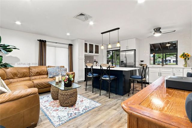 4 of 23 - 2083 Montpeliar, Weston, FL