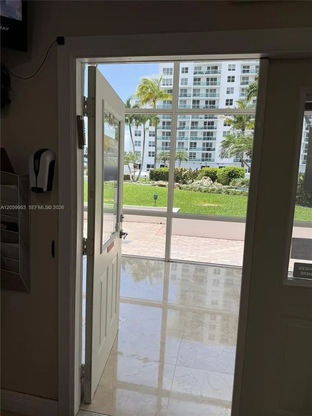 4 of 9 - 5005 Collins Avenue #c2, Miami Beach, FL