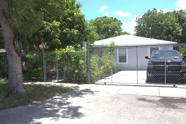 2 of 21 - 1724 Nw 152nd Terrace, Miami Gardens, FL