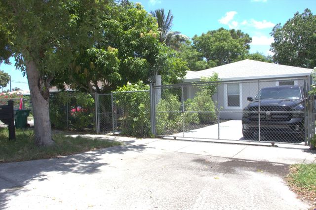 4 of 21 - 1724 Nw 152nd Terrace, Miami Gardens, FL