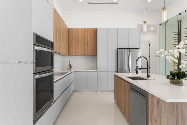 10 Sw 33rd Avenue, 