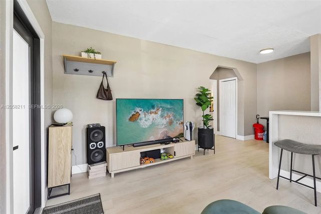 5 of 46 - 1400 Nw 55th Street, Miami, FL