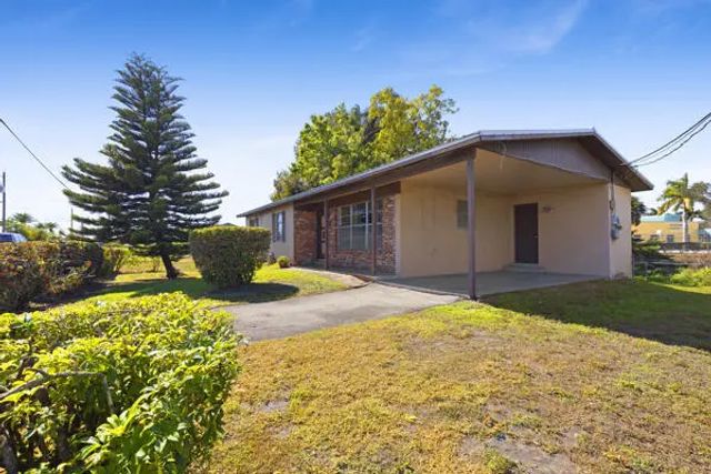 4 of 27 - 110 Sw 12th Avenue, South Bay, FL