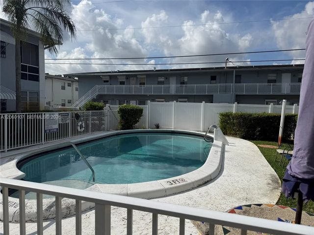 4 of 11 - 3720 Harrison Street #1, Hollywood, FL