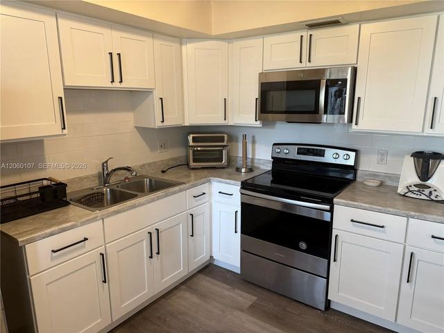 5 of 11 - 3720 Harrison Street #1, Hollywood, FL