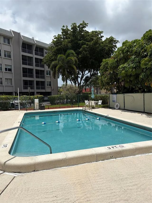 2 of 11 - 505 Spencer Drive #315, West Palm Beach, FL