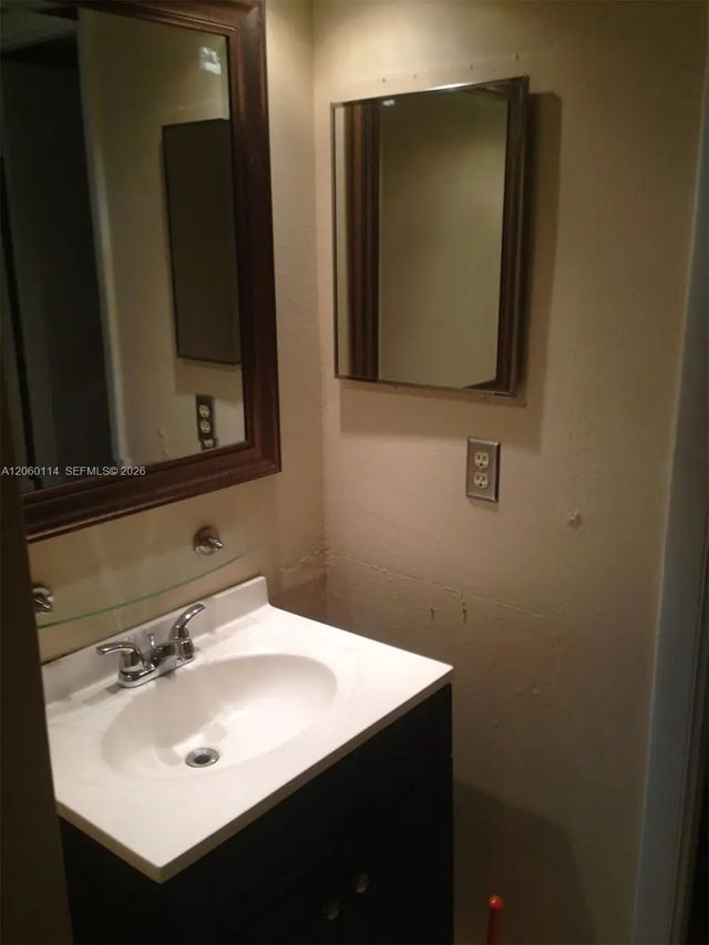 5 of 7 - 6101 N Falls Cir Drive #409, Lauderhill, FL