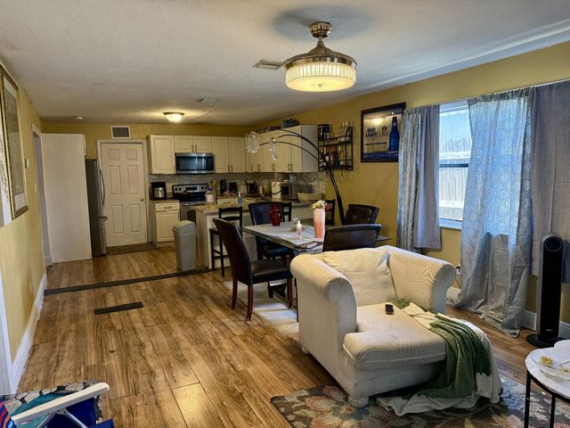 3 of 17 - 1105 W 34th Street, Riviera Beach, FL