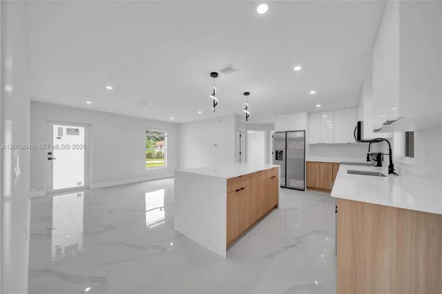 4 of 23 - 718 Frontenac, , FL