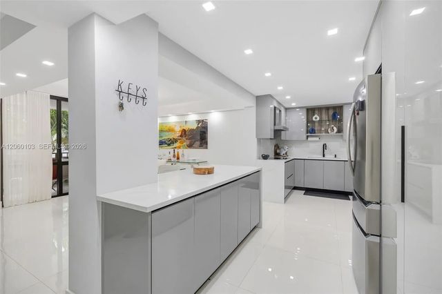 2 of 27 - 13953 Kendale Lakes Circle #b205, Miami, FL