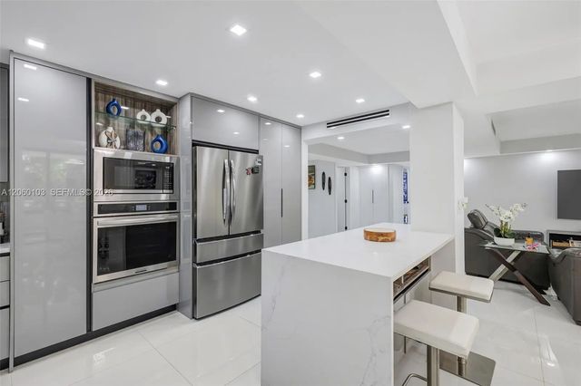 4 of 27 - 13953 Kendale Lakes Circle #b205, Miami, FL