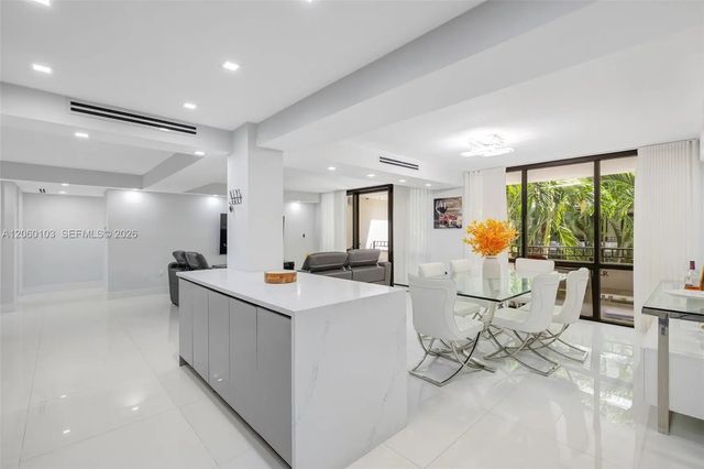 5 of 27 - 13953 Kendale Lakes Circle #b205, Miami, FL