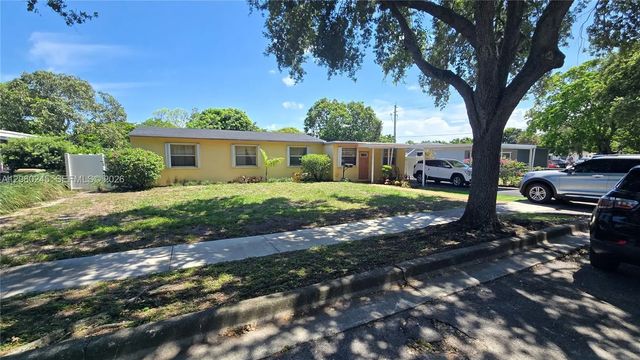 3 of 25 - 1680 Nw 133rd Street, North Miami, FL