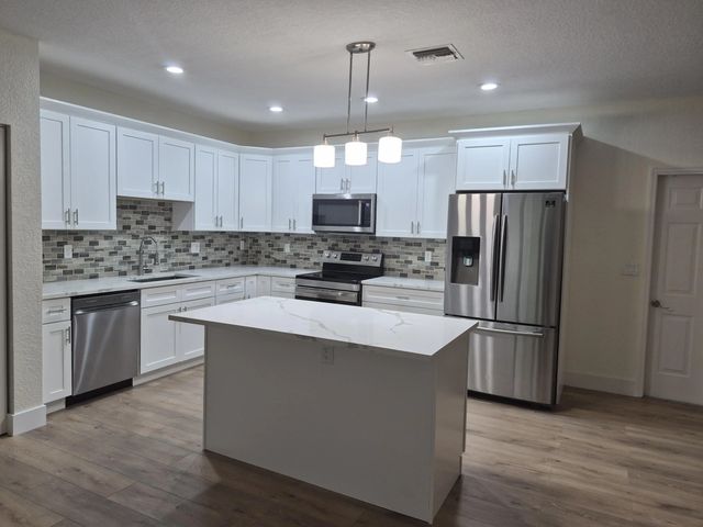 3 of 28 - 6472 Azura Lake Road, Lake Worth, FL
