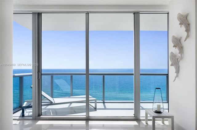2 of 34 - 6799 Collins Avenue #1402, Miami Beach, FL