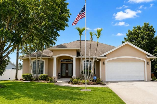 1860 Se Gaskins Circle, Port St. Lucie