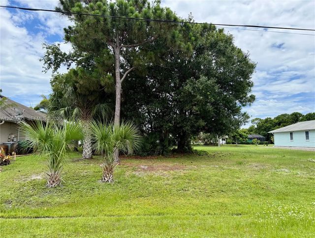 2 of 10 - 1860 Se Gaskins Circle, Port St. Lucie, FL