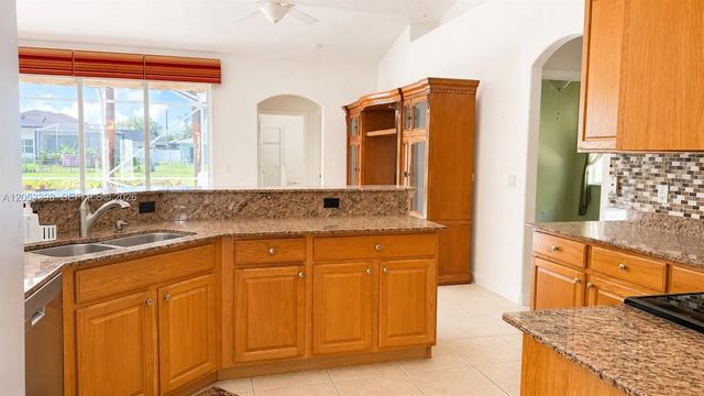5 of 10 - 1860 Se Gaskins Circle, Port St. Lucie, FL